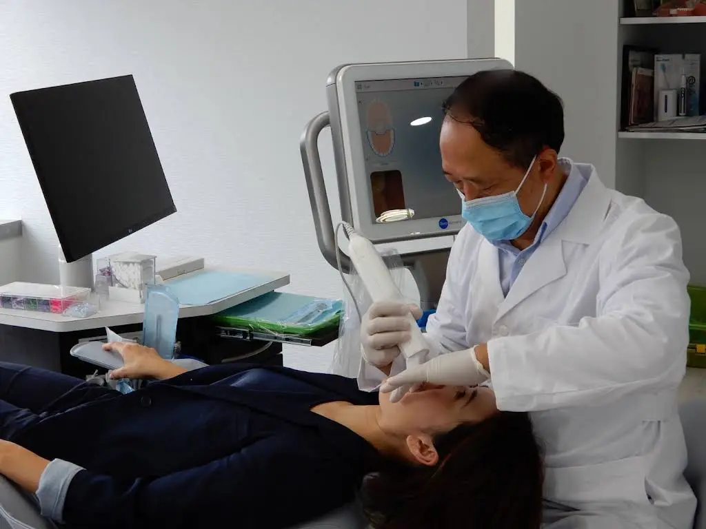Hu Lin Orthodontics & Invisalign Center/胡林牙齿矫正及隐适美中心