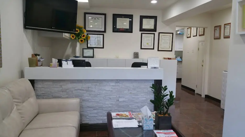 E Plant Dental - Professional dental clinic exterior with modern facilities