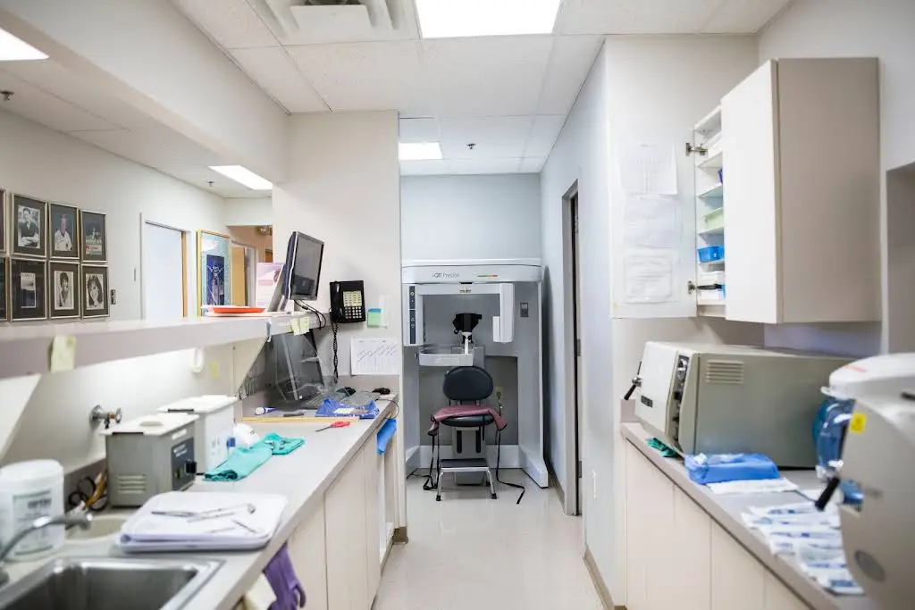 Englewood Dental - Professional dental clinic exterior with modern facilities