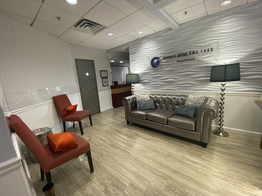 NÜVA Smile - Professional dental clinic exterior with modern facilities