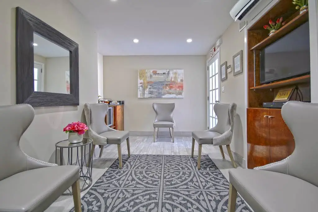 Adolfo Bueno, DMD, P.A. - Professional dental clinic exterior with modern facilities