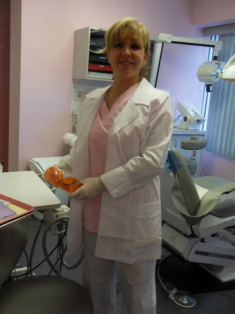 Robin L. Boshnack DDS PC - Professional dental clinic exterior with modern facilities
