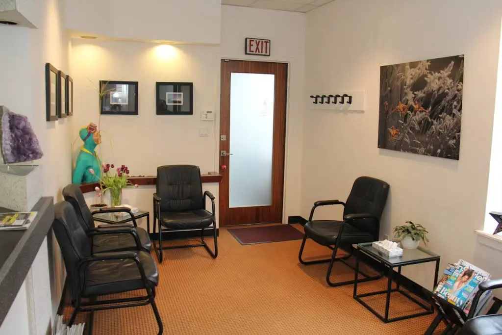 East Hills Dental Associates: Richard A. Sousa, DDS & Melody Ahdoot DDS