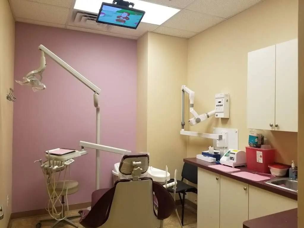 Yafa Walkin DDS, Family and Cosmetic Dentistry - Professional dental clinic exterior with modern facilities