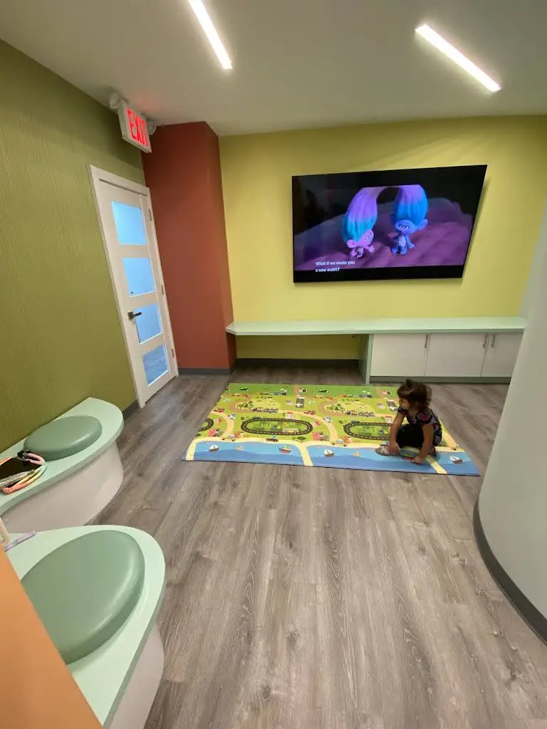 Riverdale Comprehensive Dentistry - Professional dental clinic exterior with modern facilities