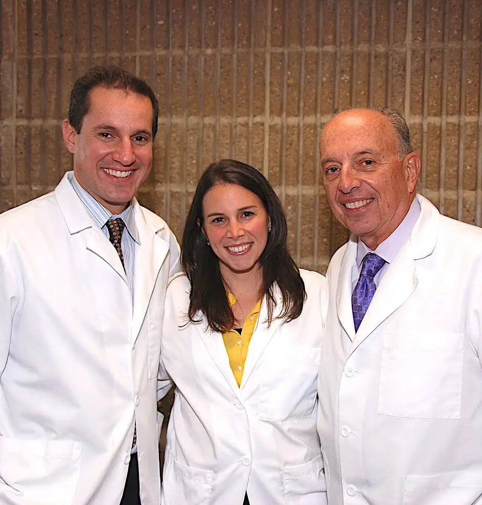 Raphaelson Dental Associates - Professional dental clinic exterior with modern facilities