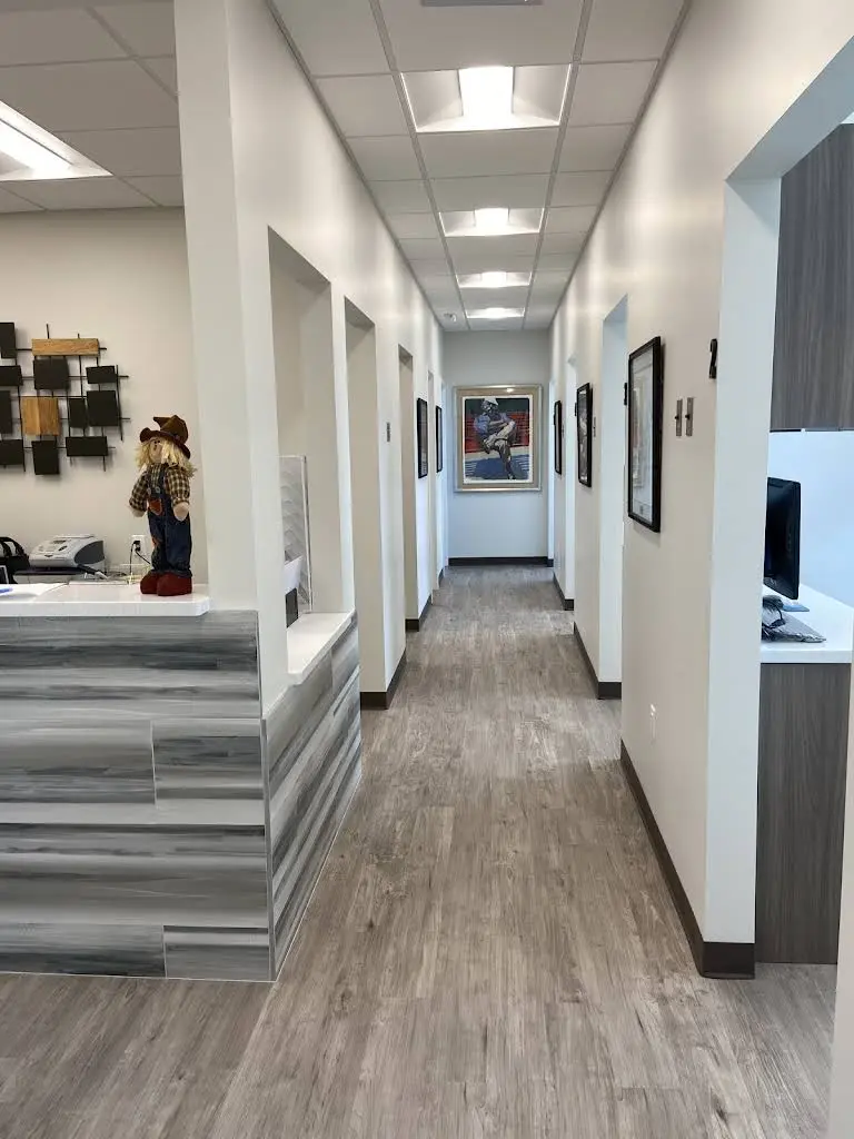 Robert I. Halle, DMD, PC - Professional dental clinic exterior with modern facilities