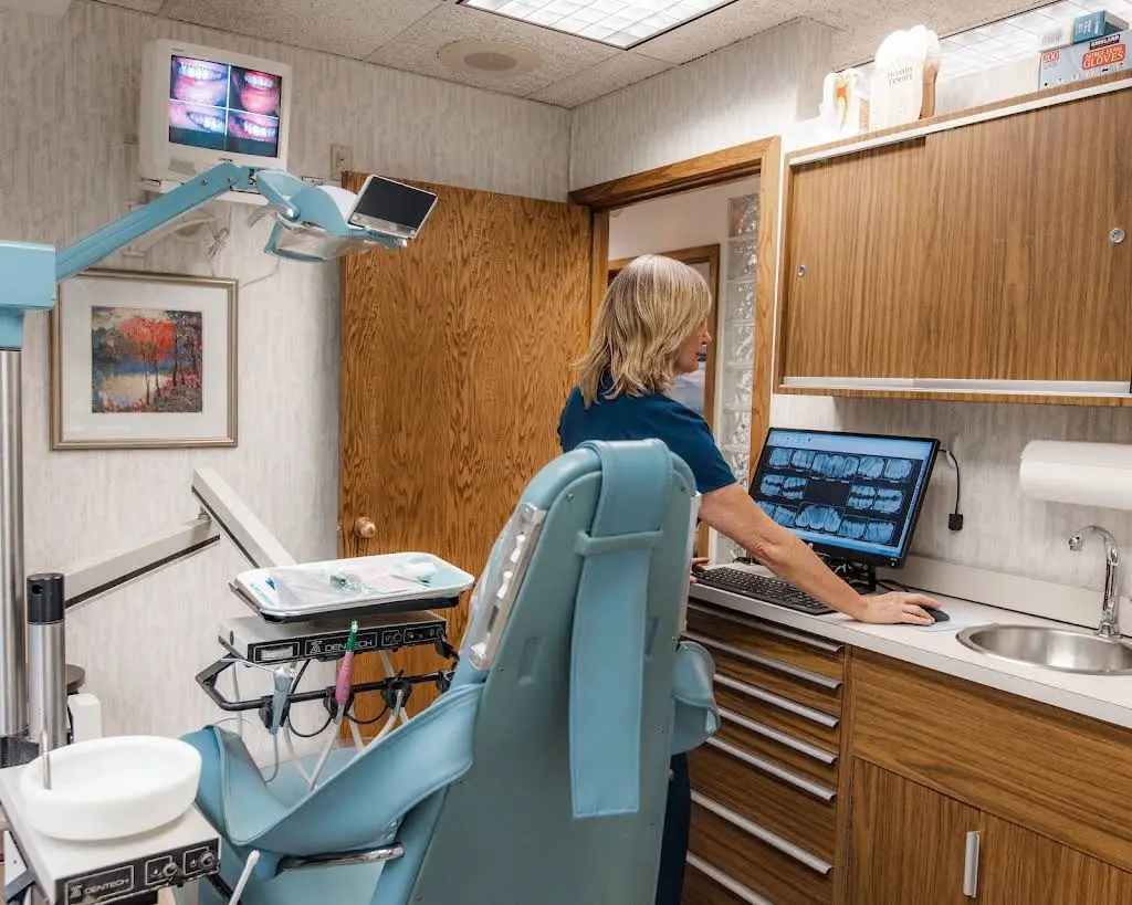 Howard Levitt, DDS