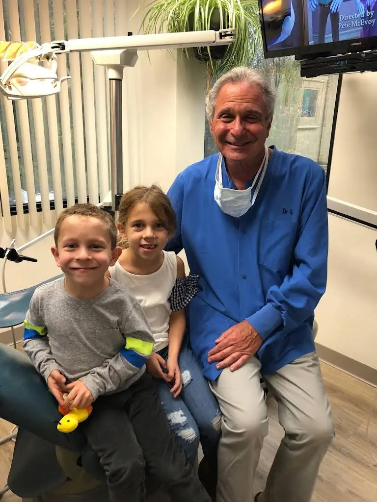 Howard Levitt, DDS