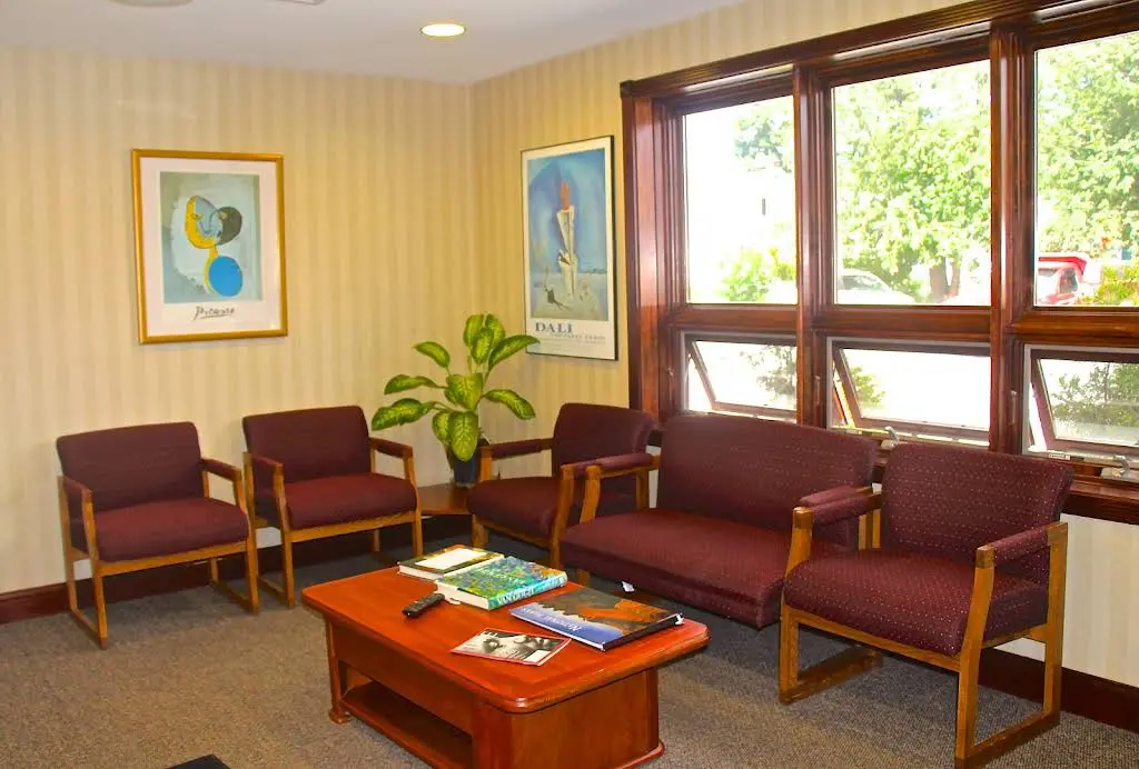 Hudson Valley Endodontics - Professional dental clinic exterior with modern facilities