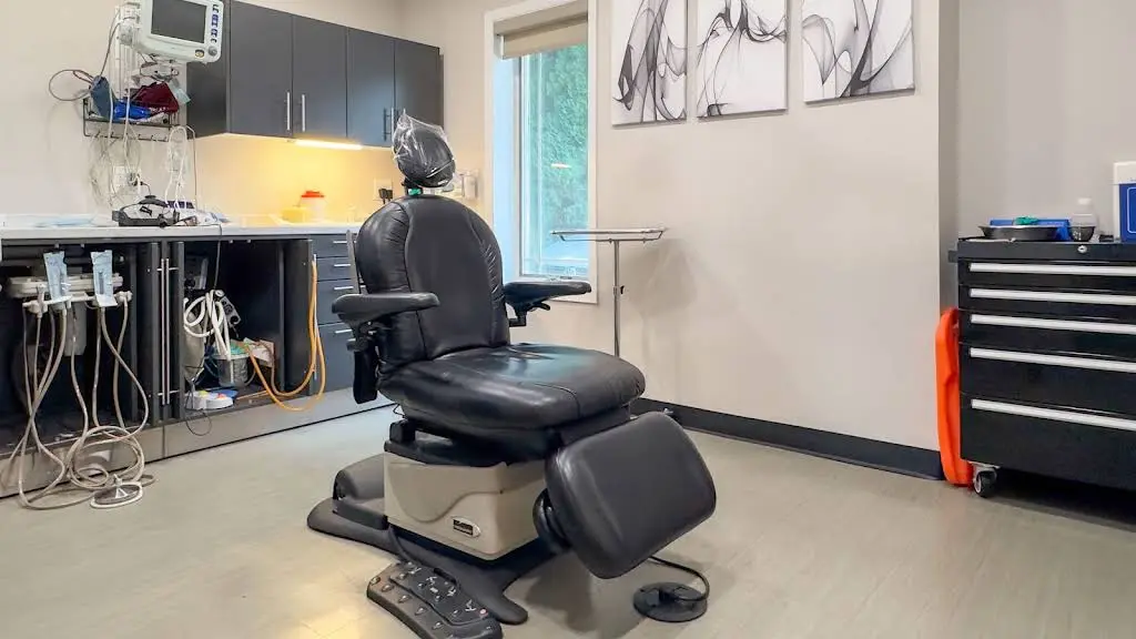 Leading Edge Oral Surgery Centereach - Professional dental clinic exterior with modern facilities
