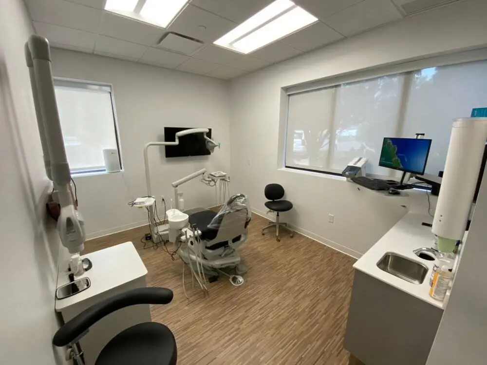 Dearfield Family Dentistry - Stamford - Professional dental clinic exterior with modern facilities