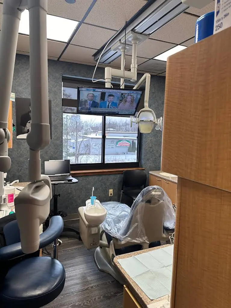 Gold Dental PLLC - Professional dental clinic exterior with modern facilities