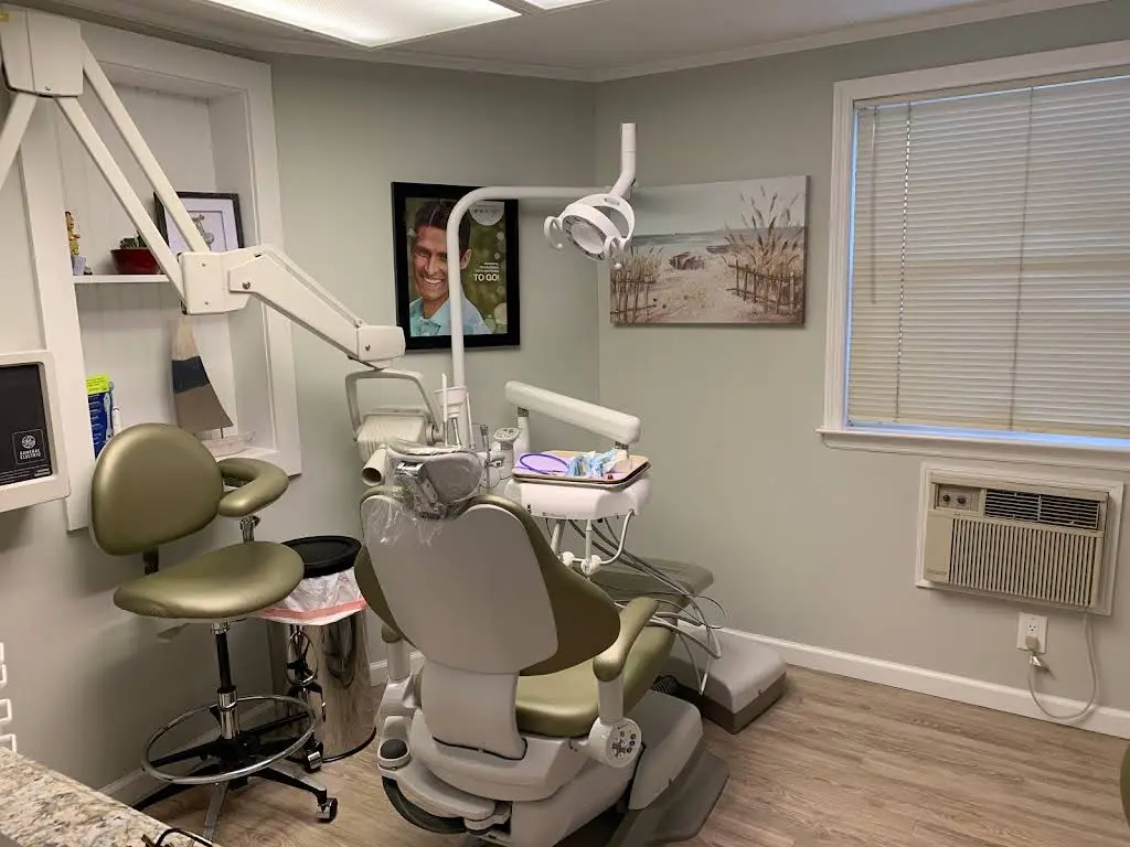 Shoreline Family Dentistry / Suzanne Cohen DDS - Professional dental clinic exterior with modern facilities