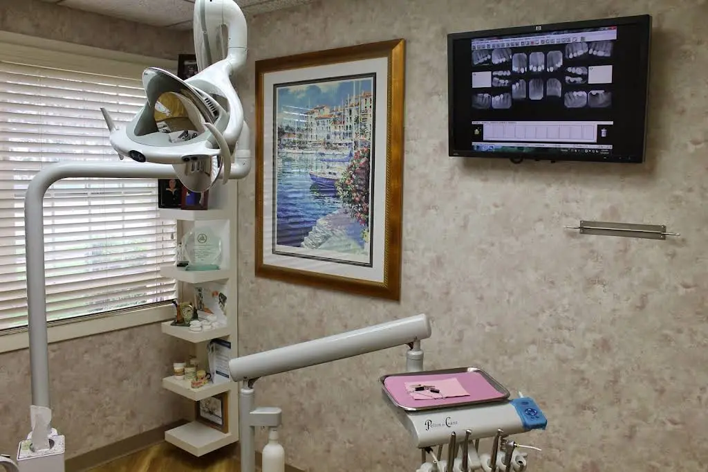 Ross Kaplan DMD PC - Professional dental clinic exterior with modern facilities