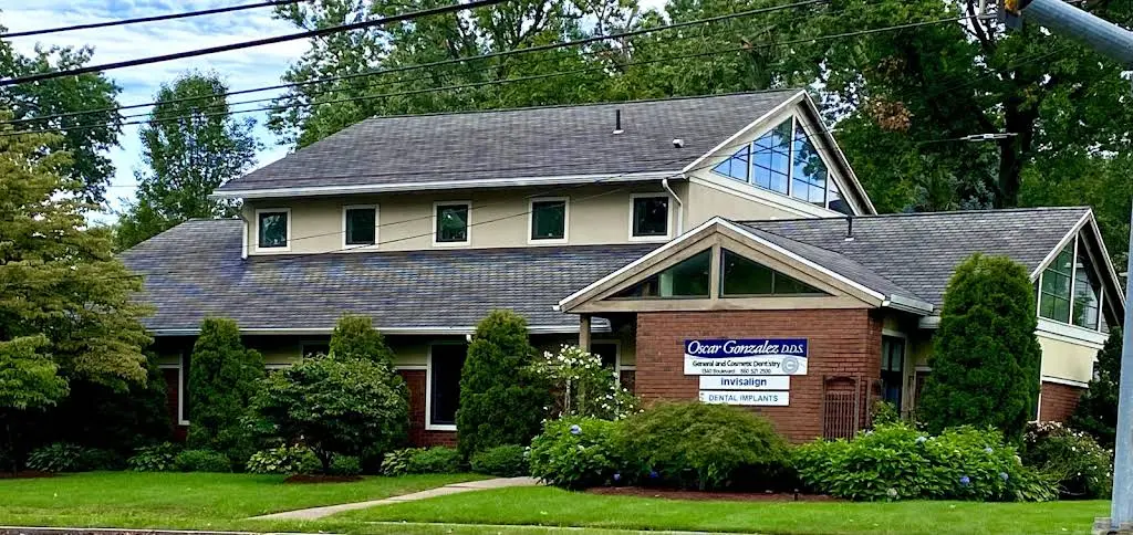 Oscar Gonzalez, DDS - Professional dental clinic exterior with modern facilities