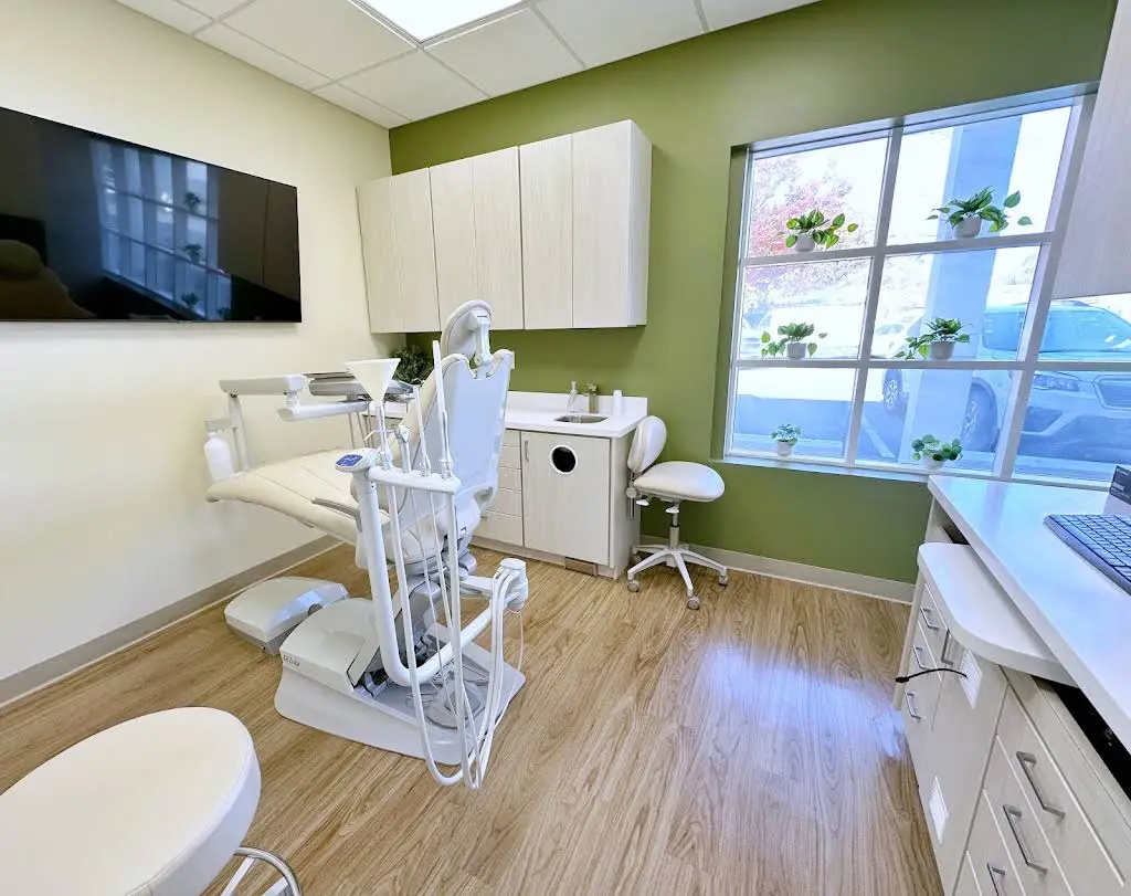 Ryan Rhodes DDS - Professional dental clinic exterior with modern facilities
