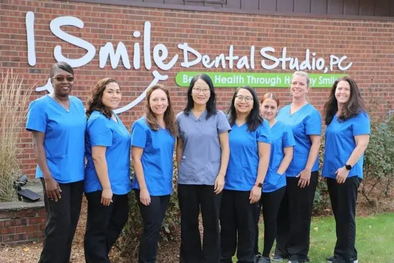 I Smile Dental Studio PC - Professional dental clinic exterior with modern facilities