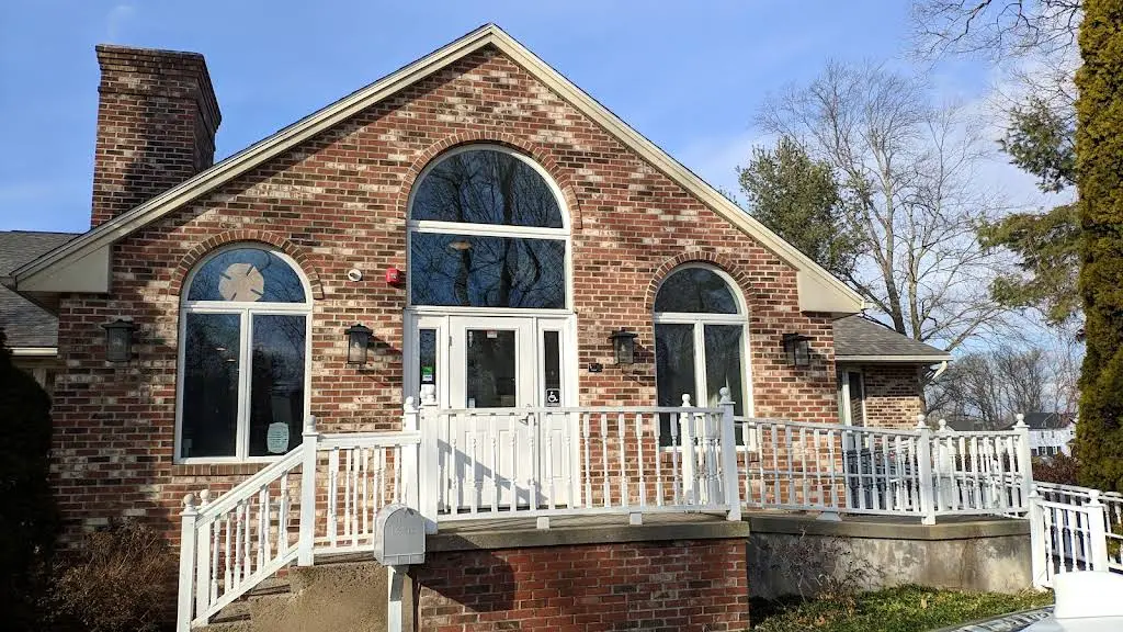Dores Dental - Professional dental clinic exterior with modern facilities