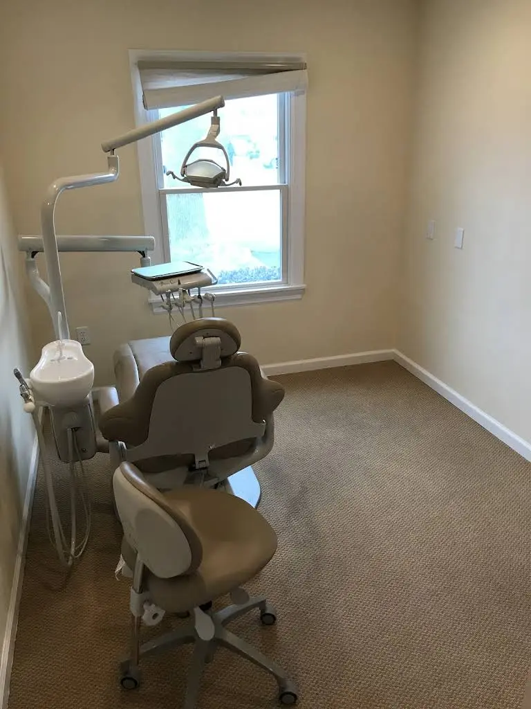 East End Orthodontics - Professional dental clinic exterior with modern facilities
