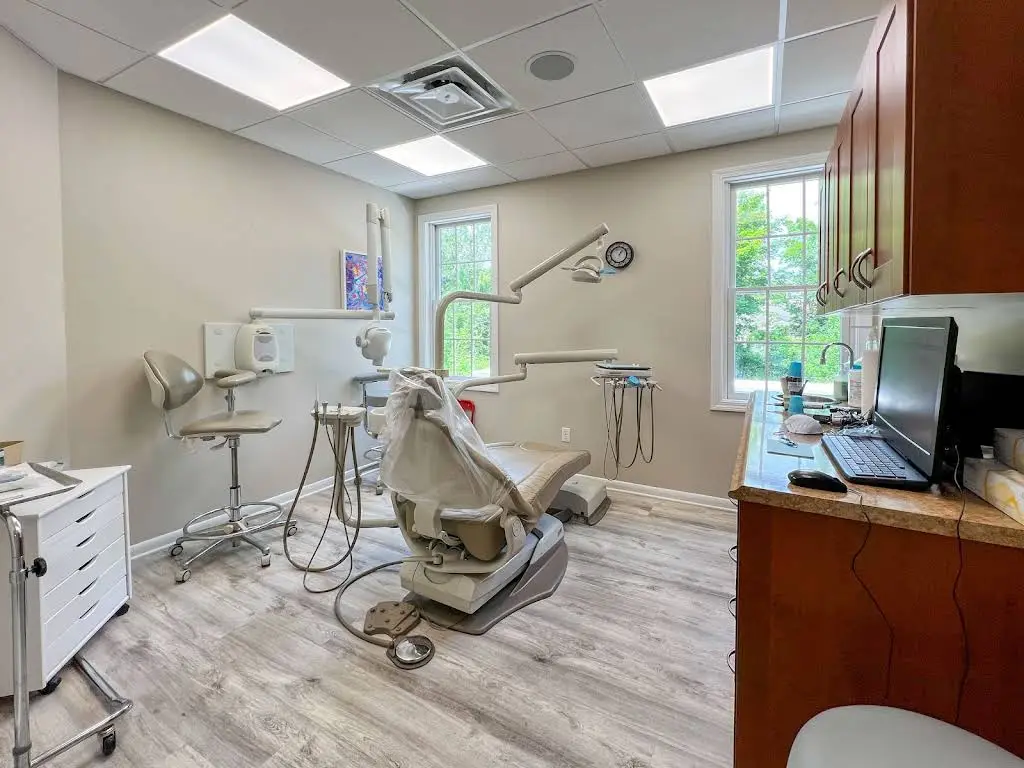 Shoreline Dental Associates - Professional dental clinic exterior with modern facilities