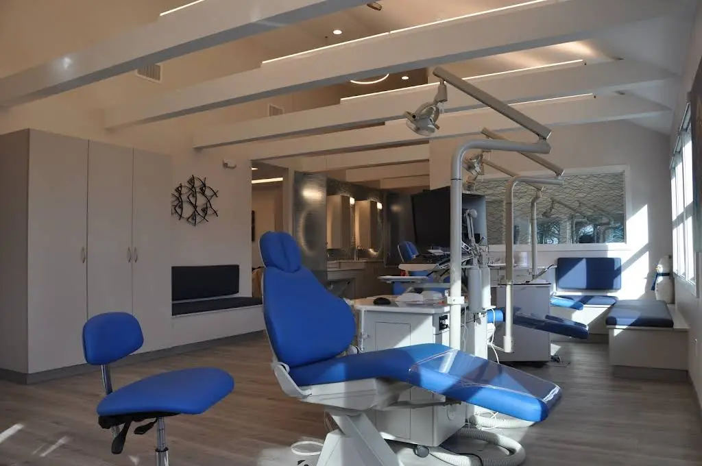 Kelly Family Orthodontics - Professional dental clinic exterior with modern facilities
