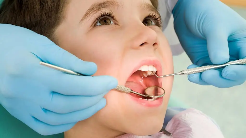 Robert L. Edmonstone, DDS - Professional dental clinic exterior with modern facilities