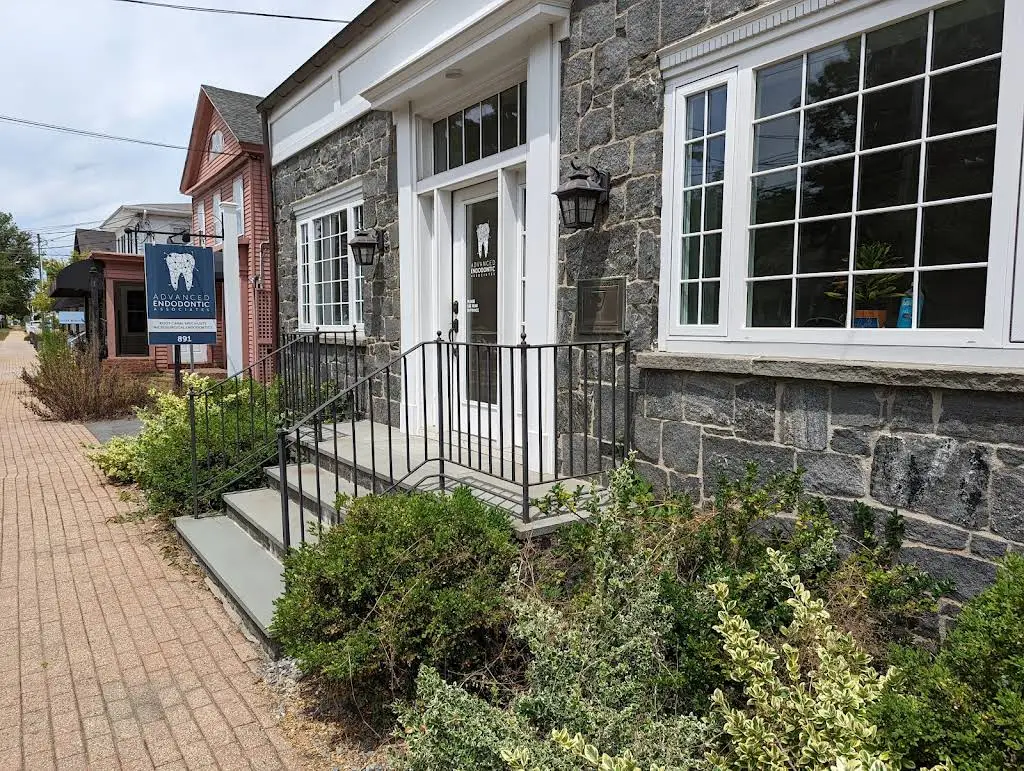 Advanced Endodontics Associates - Professional dental clinic exterior with modern facilities