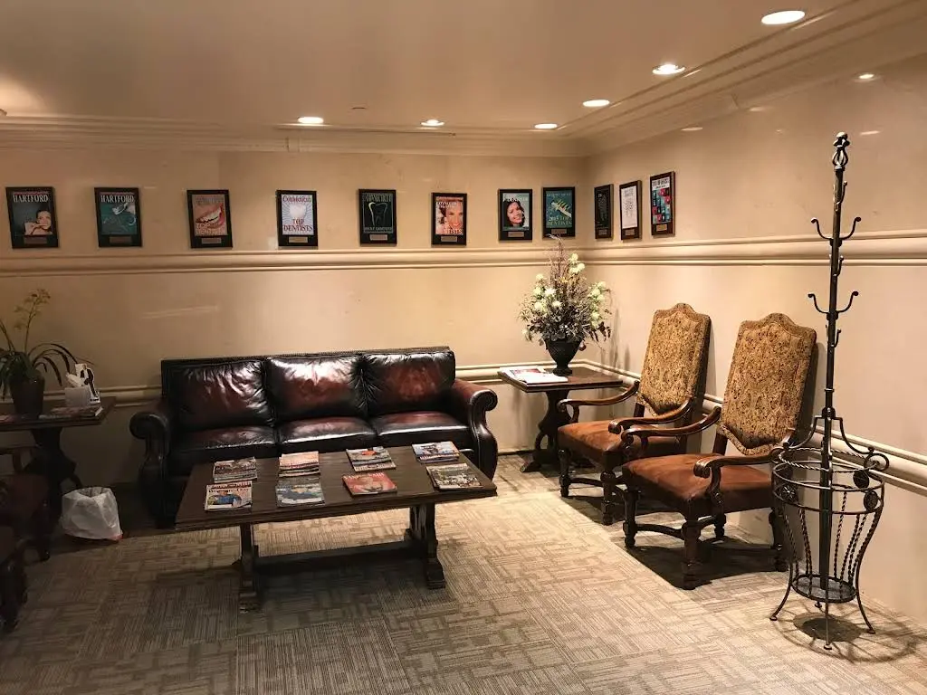 Holzinger Periodontics & Dental Implants