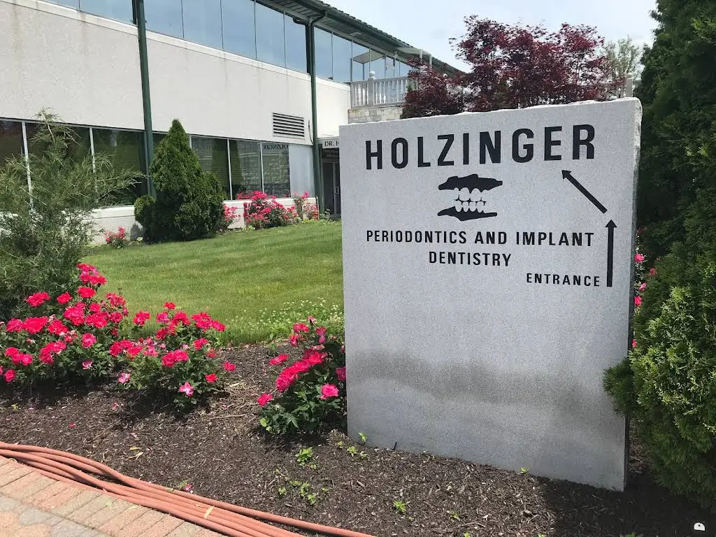 Holzinger Periodontics & Dental Implants