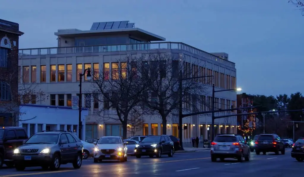 Community Health Center, Inc. - Professional dental clinic exterior with modern facilities