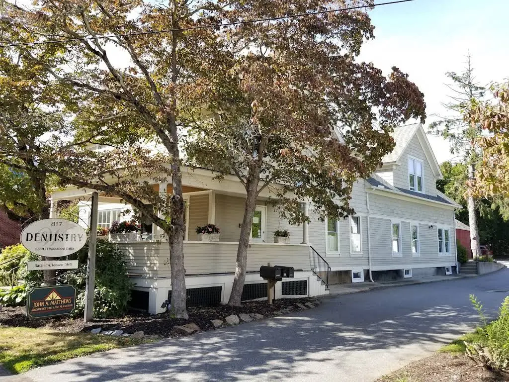 Woodford Dental, LLC - Professional dental clinic exterior with modern facilities