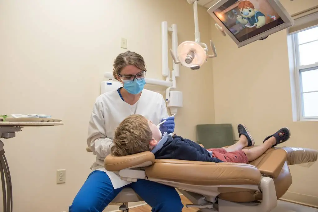 Glazer Dental Associates - Professional dental clinic exterior with modern facilities