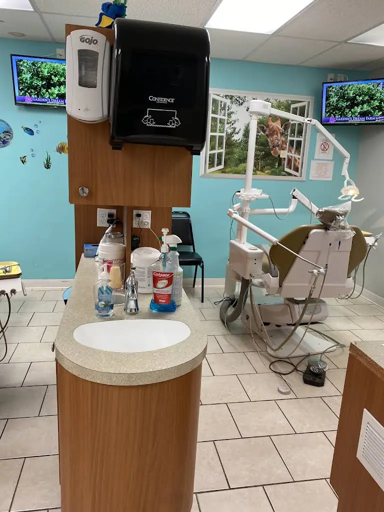 New London Dental Care - Professional dental clinic exterior with modern facilities
