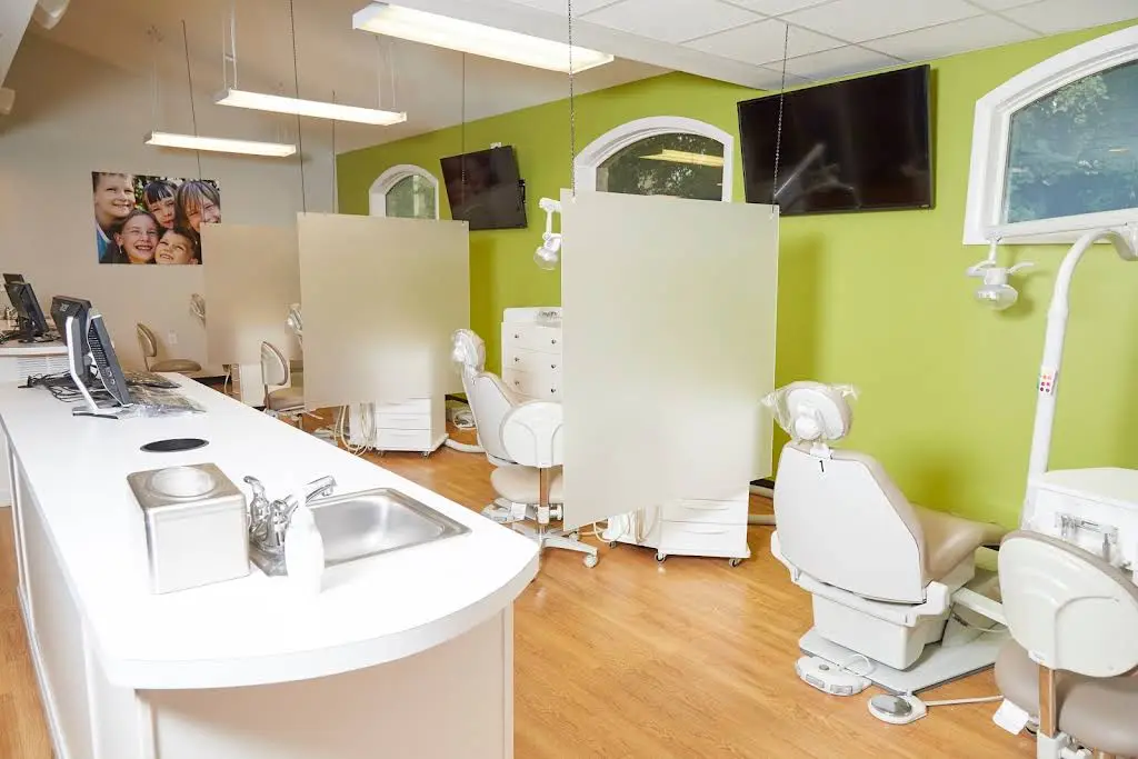 Simply Orthodontics Webster - Professional dental clinic exterior with modern facilities