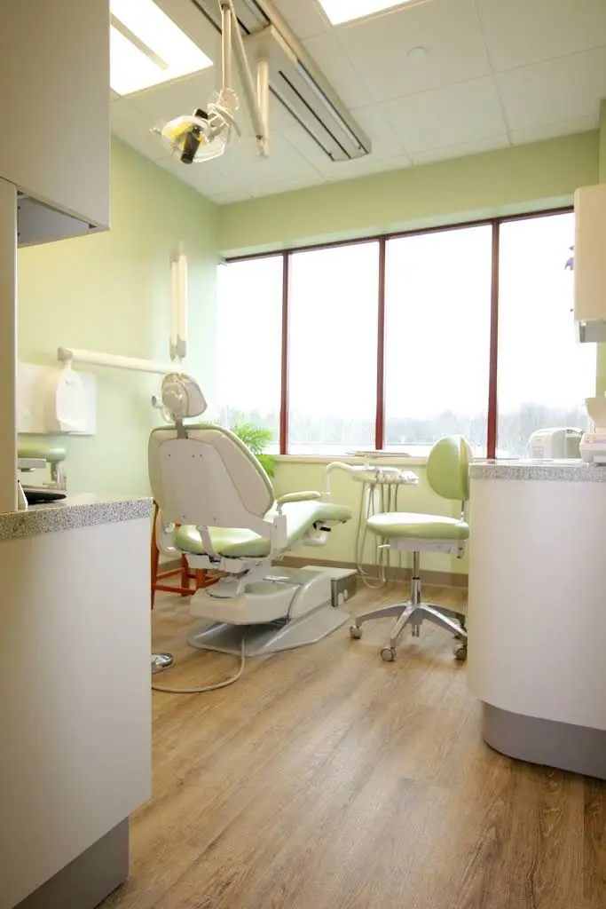 David M. Wolf DDS, PC - Professional dental clinic exterior with modern facilities