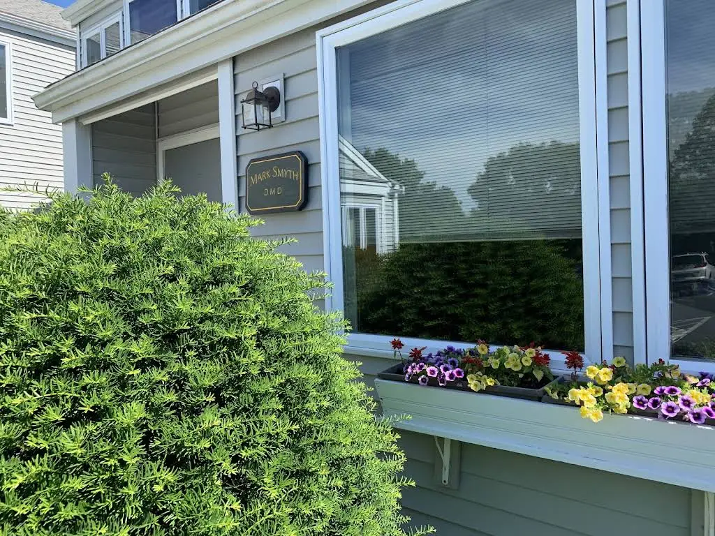 Franklin Family Smiles - Professional dental clinic exterior with modern facilities