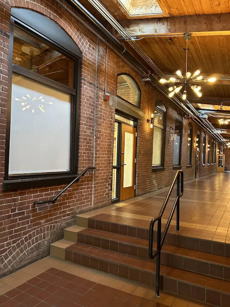 East Side Endodontics - Professional dental clinic exterior with modern facilities