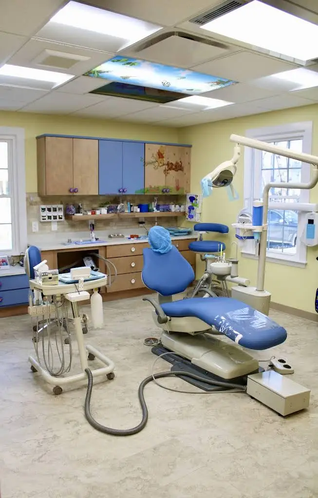 Sharon Family & Pediatric Dentistry - Professional dental clinic exterior with modern facilities