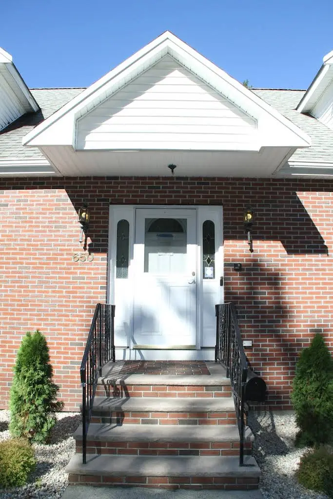 Healthy Smiles Studio - Professional dental clinic exterior with modern facilities