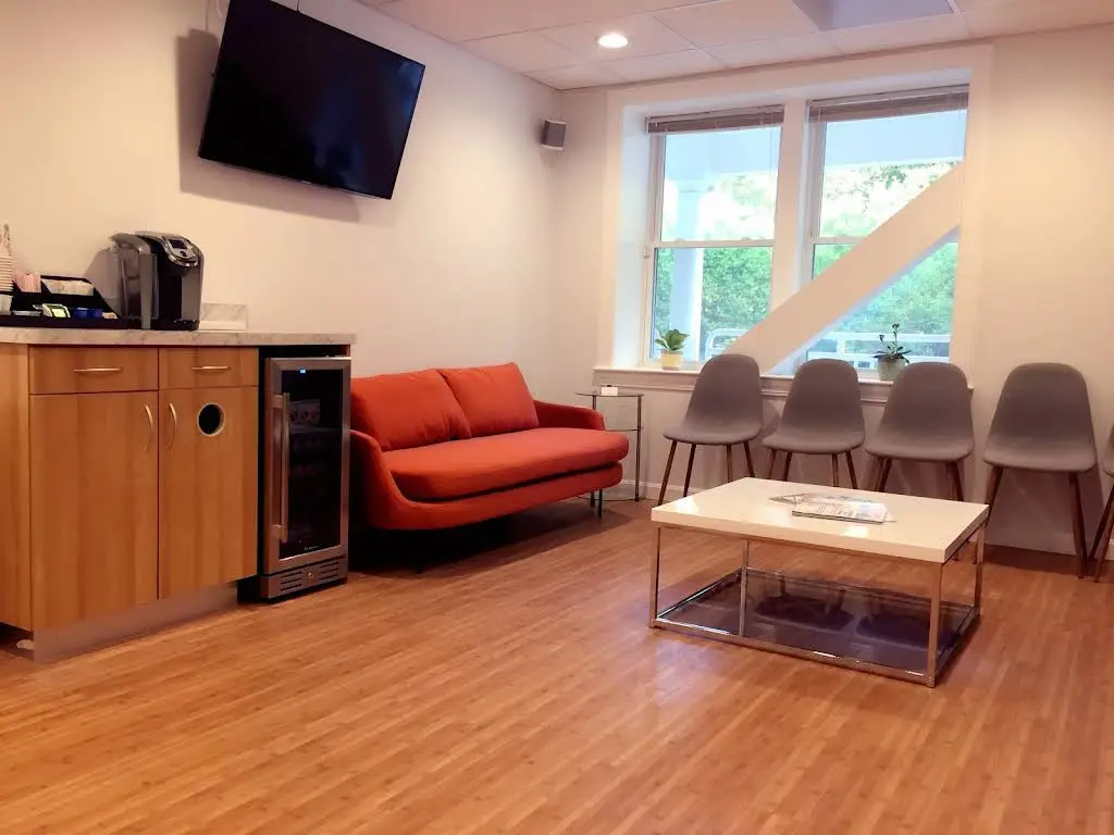 Heart Orthodontics - Dr. Yang Li - Professional dental clinic exterior with modern facilities