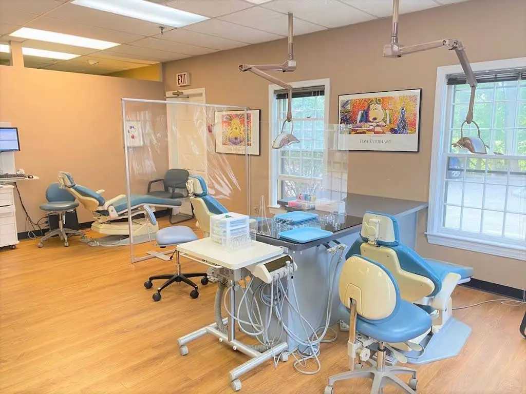 Salem Orthodontics - Professional dental clinic exterior with modern facilities