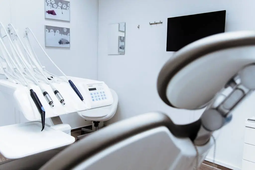 Boston Emergency Dental Service - Professional dental clinic exterior with modern facilities