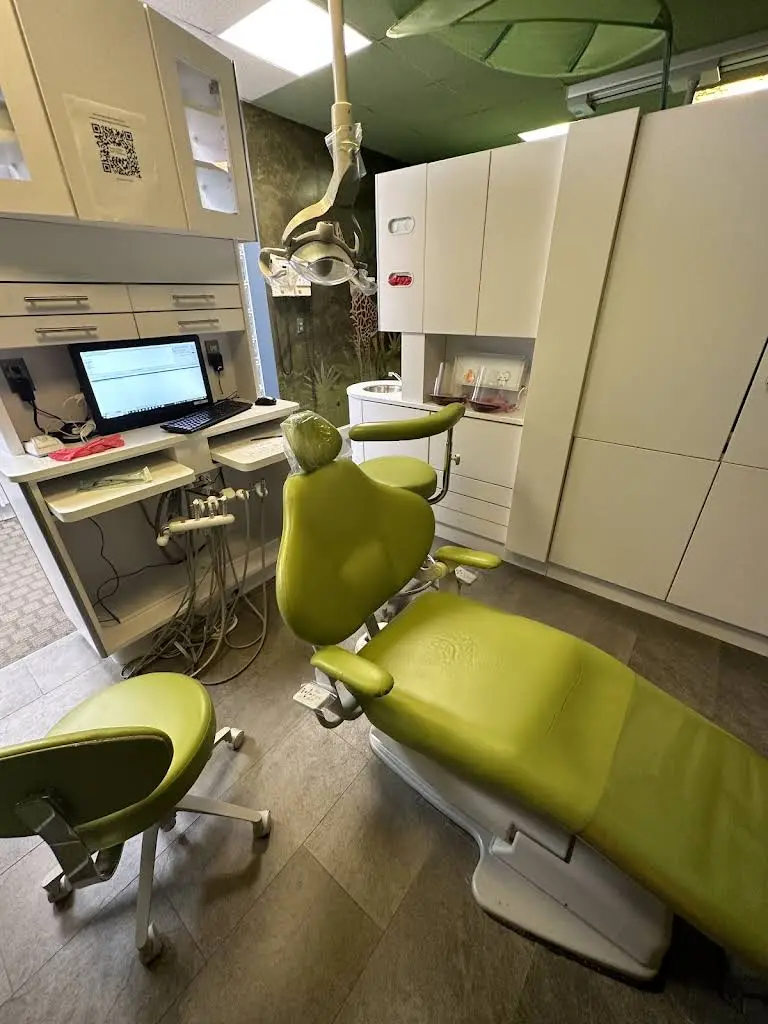 Pepperell Dental Associates - Professional dental clinic exterior with modern facilities