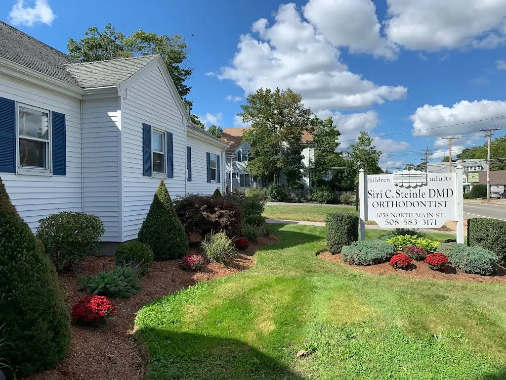 Steinle Orthodontics - Professional dental clinic exterior with modern facilities