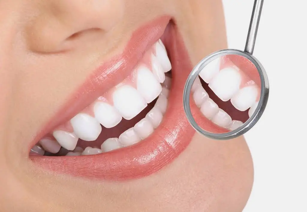 Everett Dental Center - Professional dental clinic exterior with modern facilities