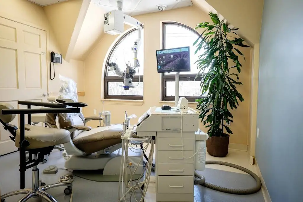 Lexington Endodontics - Professional dental clinic exterior with modern facilities