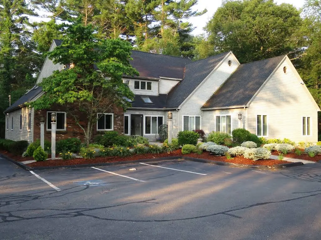 Holly Tree Dental - Professional dental clinic exterior with modern facilities