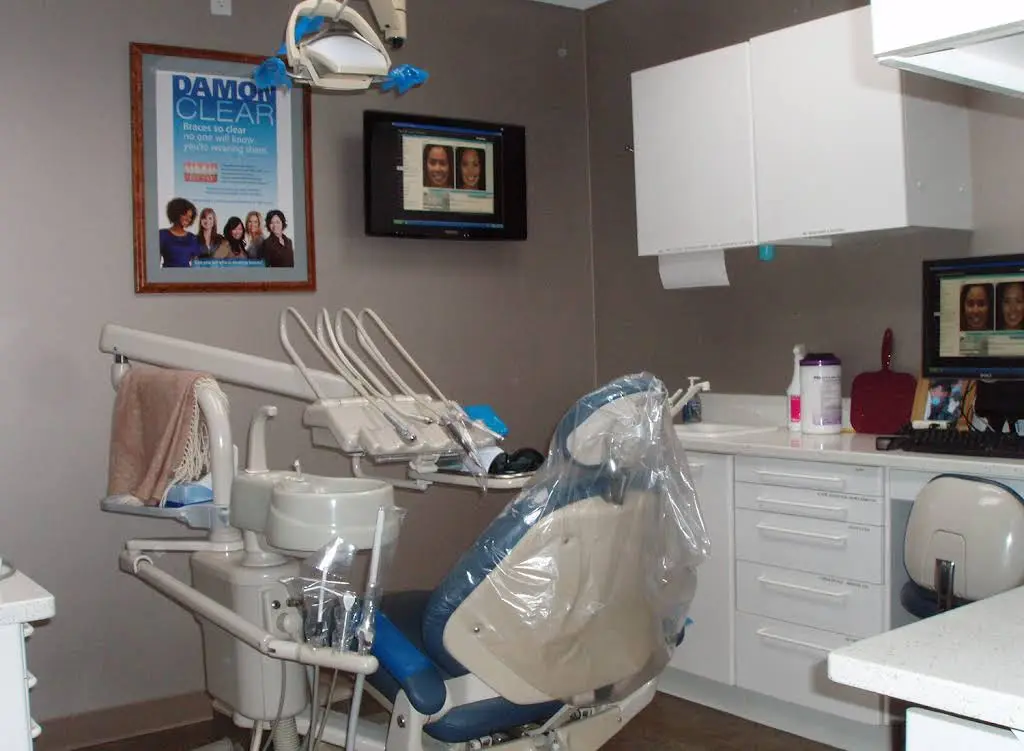 Boston Smile Center - Professional dental clinic exterior with modern facilities