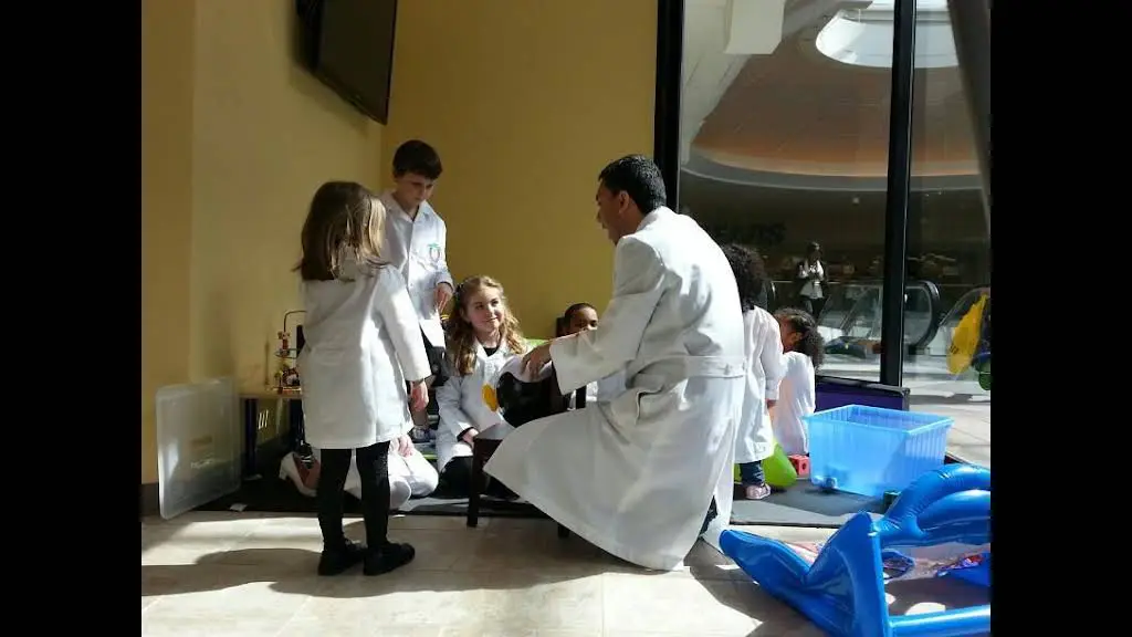 Lux Dental for Kids - Professional dental clinic exterior with modern facilities